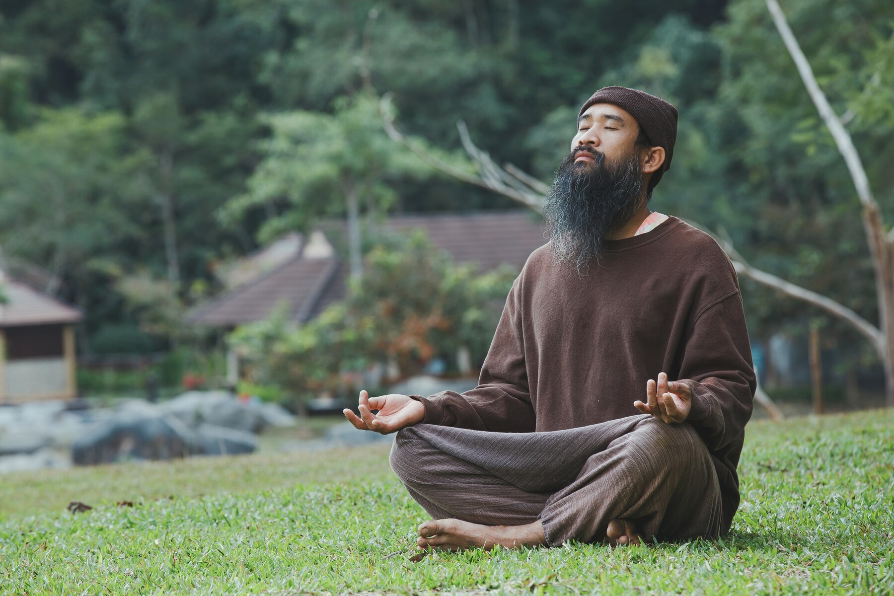 Ilustrasi seseorang dengan weton titisan khodam si pahit lidah yang ucapannya mujarab bak mantra. (Freepik/jcomp) - Image