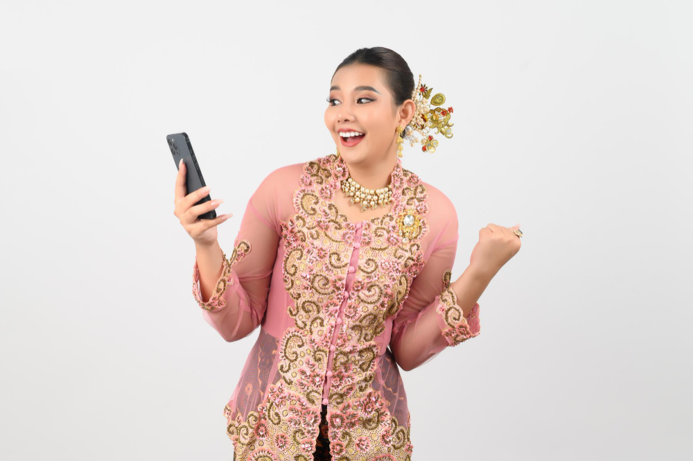 Weton perempuan dilindungi Ratu Kencana sehingga awet muda dan rezeki melimpah menurut Primbon Jawa. (Freepik/ johnstocker) - Image