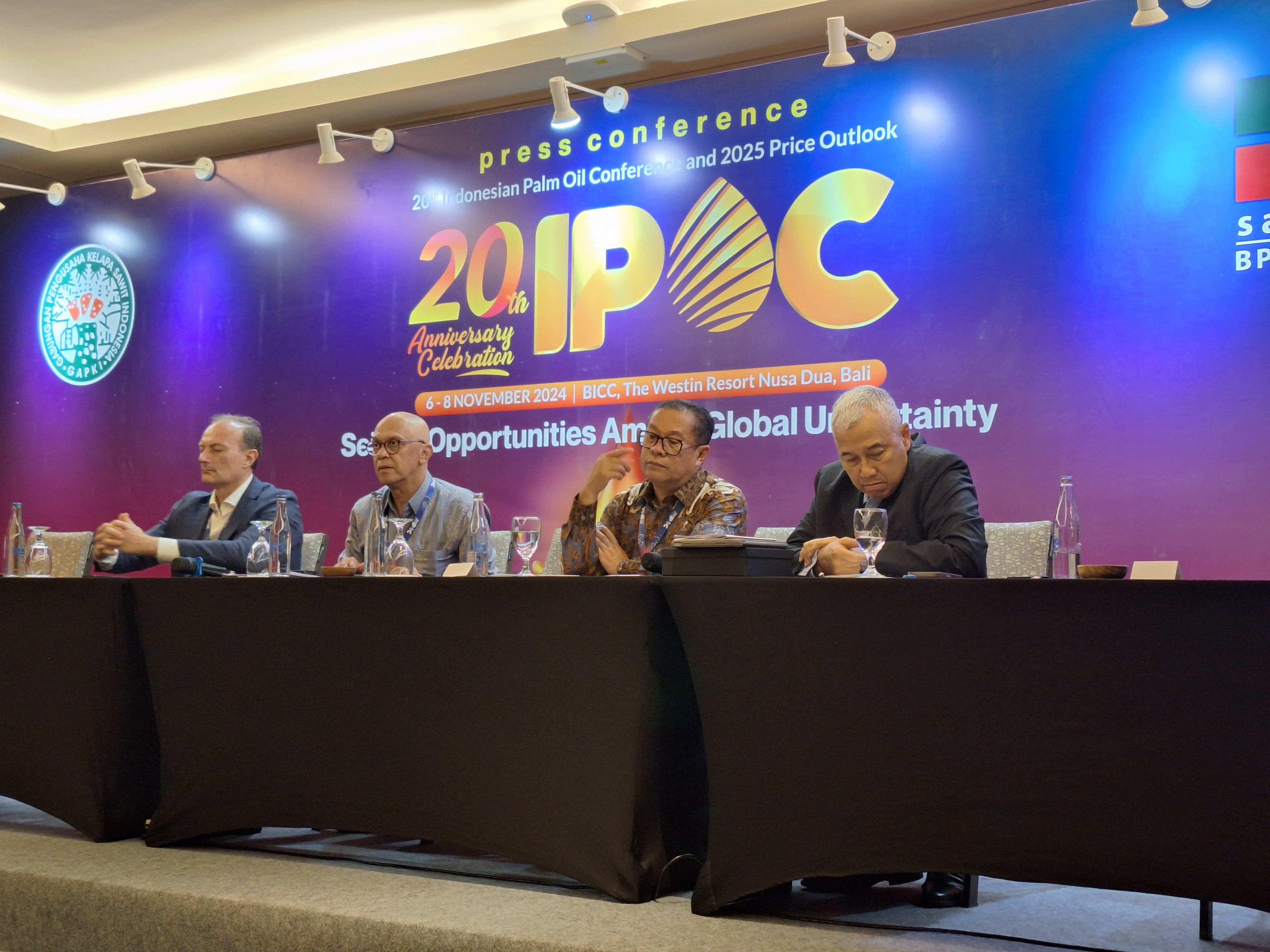 Sekjen Council of Palm Oil Producing Countries (CPOPC) Rizal Affandi Lukman saat sesi press conference IPOC 2024 di Nusa Dua, Bali, Kamis (7/11). (Bayu Putra/JawaPos.com) - Image