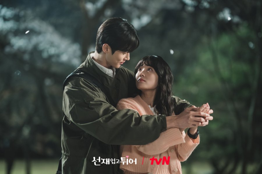 Drama Korea Lovely Runner/mydramalist.com - Image