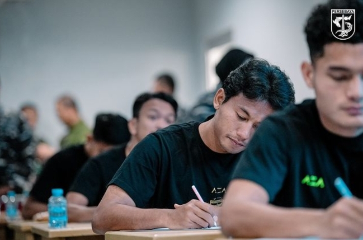 Para pemain Persebaya saat menjalani asesmen di markas Dinas Psikologi TNI AL, Kamis (7/11). - Image