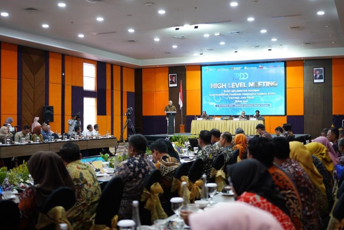 BPKAD Jawa Timur menggelar acara High Level Meeting Percepatan dan Perluasan Digitalisasi Daerah (P2DD) untuk meningkatkan transparansi transaksi pemerintah daerah. (Pemprov Jatim) - Image