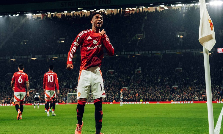 Amad memastikan kemenangan penuh setelah mencetak gol kedua untuk Manchester United. (Sumber Foto : dok Man Utd) - Image