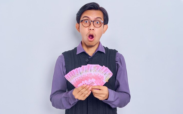 ilustrasi seseorang yang rezekinya deras setelah lama mandek/ Freepik - Image
