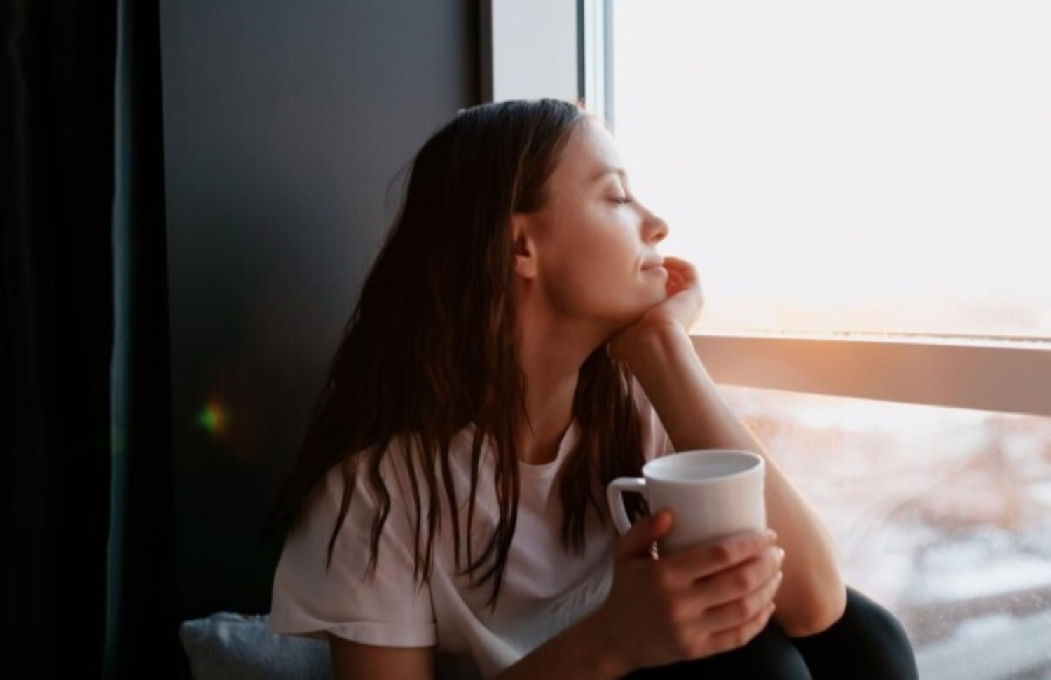 Ilustrasi orang dengan zodiak yang tetap kalem di tengah badai hidup berkat kepribadiannya yang tenang, sabar, dan selalu berpikir jernih dalam bertindak. (Freepik) - Image