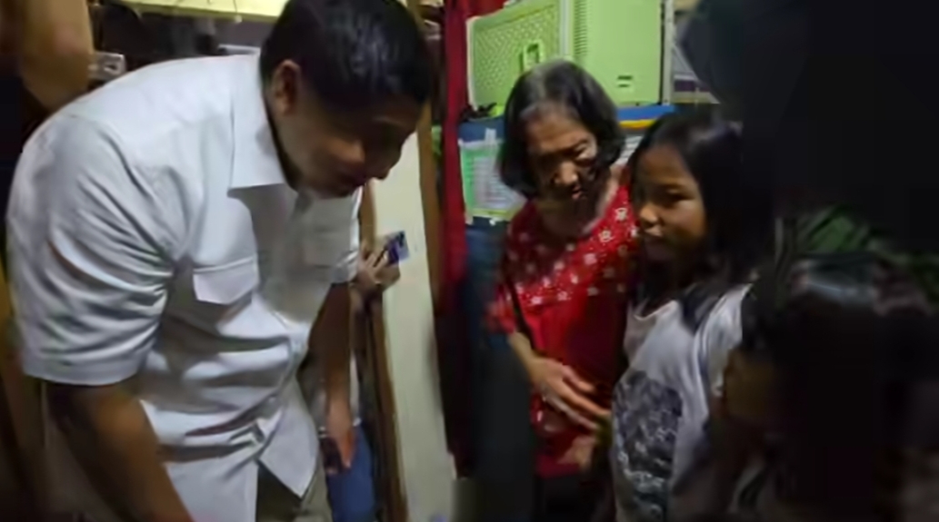 Menteri Perumahan dan Kawasan Permukiman (PKP), Maruarar Sirait atau Ara mengeluarkan biaya senilai Rp 250 juta untuk membeli rumah nenek Hasna. (Instagram) - Image