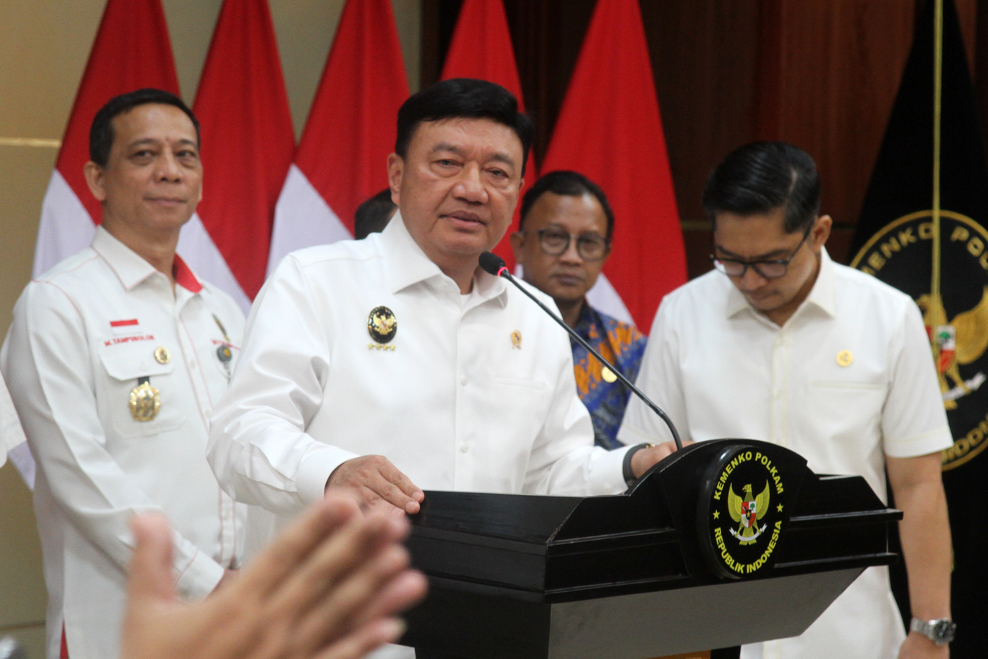 Menteri Koordinator Bidang Politik dan Keamanan (Menko Polkam) sekaligus Ketua Kompolnas Budi Gunawan saat konferensi pers usai rapat dengan komisioner Kompolnas periode 2024-2028 di Kemenko Polkam, Jakarta, Senin (11/11/2024). (Dery Ridwansah/ JawaPos.co - Image