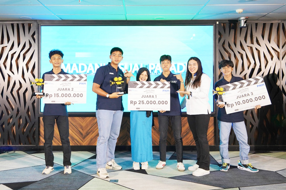 Para pemenang kompetisi video untuk siswa Sekolah Menengah Kejuruan (SMK) "Madani Visual Parade: Indonesiaku Ceritaku" yang digelar PT Permodalan Nasional Madani (PNM). (Istimewa). - Image