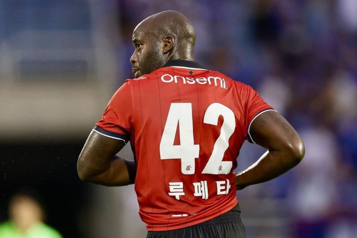 Jucie Lupeta dirumorkan jadi salah satu incaran Persebaya Surabaya di lini depan dalam bursa transfer paruh musim. (Instagram @jucielupeta) - Image