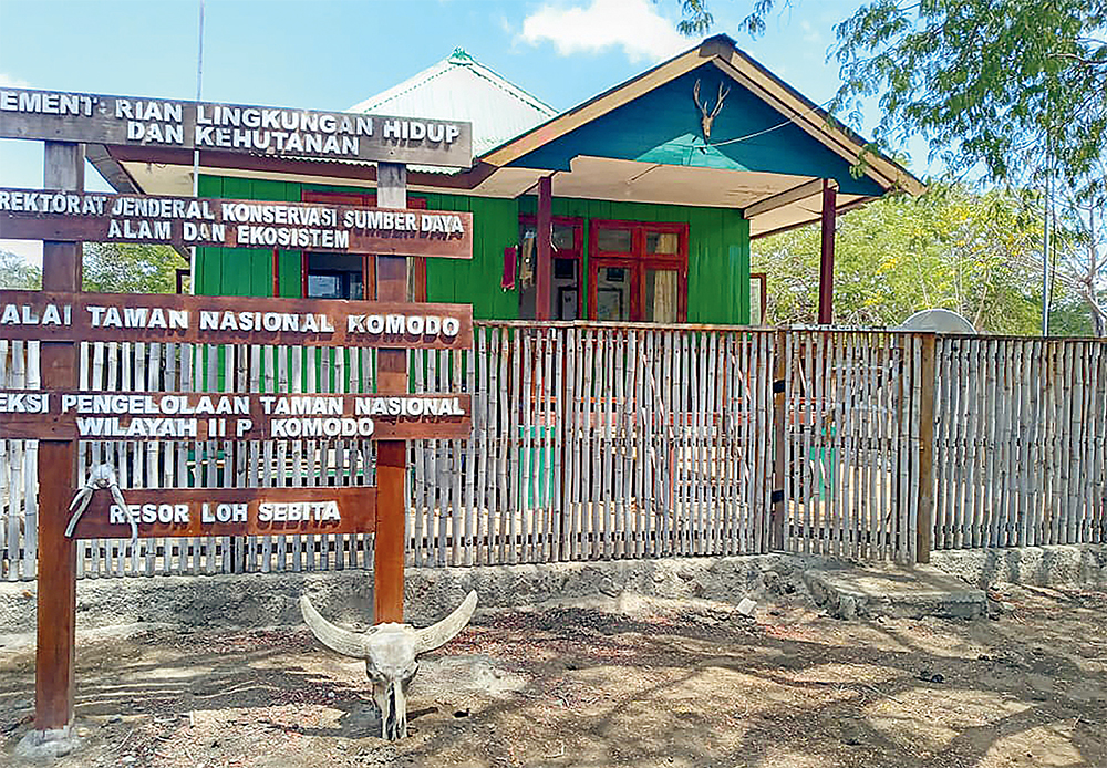 TERPENGARUH: Salah satu pos Balai Taman Nasional Komodo di loh Sebita, Pulau Komodo, Manggarai Barat. (HANS BATAONA/TIMOR EXPRESS) - Image
