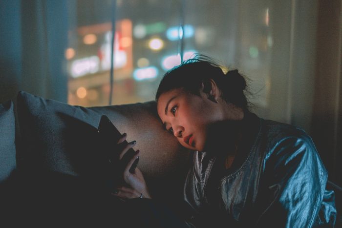 Ilustrasi 7 hal yang biasa dilakukan orang yang merasa kesepian tapi tidak bagus untuk dilakukan. (Pexels/mikoto.raw Photographer) - Image