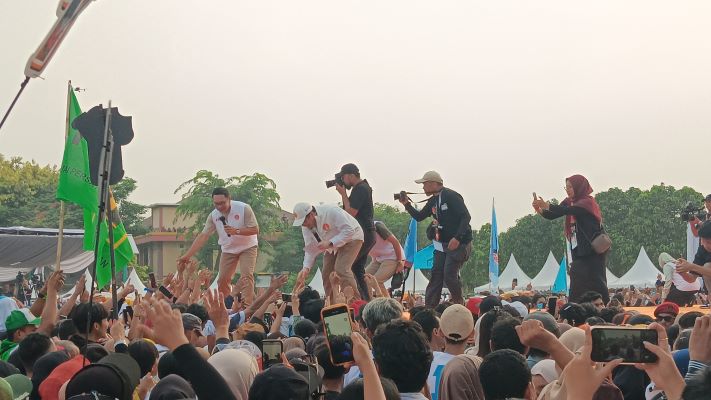 Kampanye Akbar Ridwan Kamil-Suswono di Lapangan Cendrawasih, Cengkareng, Jakarta Barat, Kamis (14/11). (Royyan/ JawaPos.com) - Image