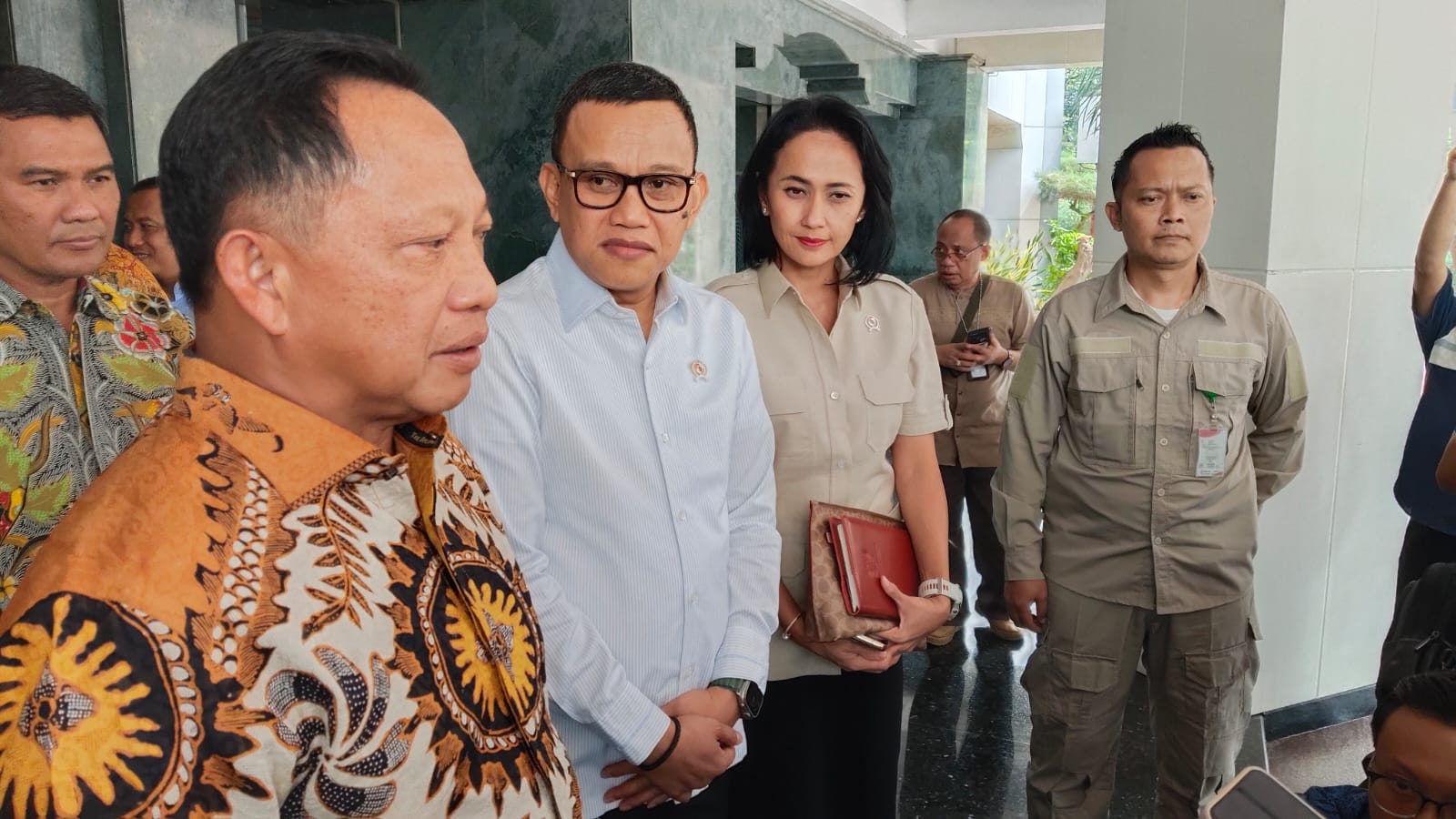Mendagri Tito Karnavian dan Menteri P2MI Abdul Kadir KArding. (Istimewa) - Image