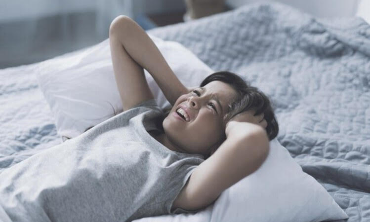 Ilustrasi orang menderita depresi ditempat tidur (Freepik) - Image
