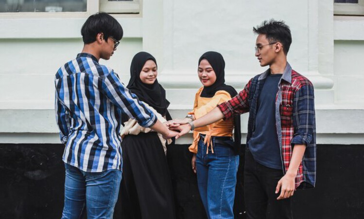 Ilustrasi orang sedang melakukan toleransi (Freepik) - Image