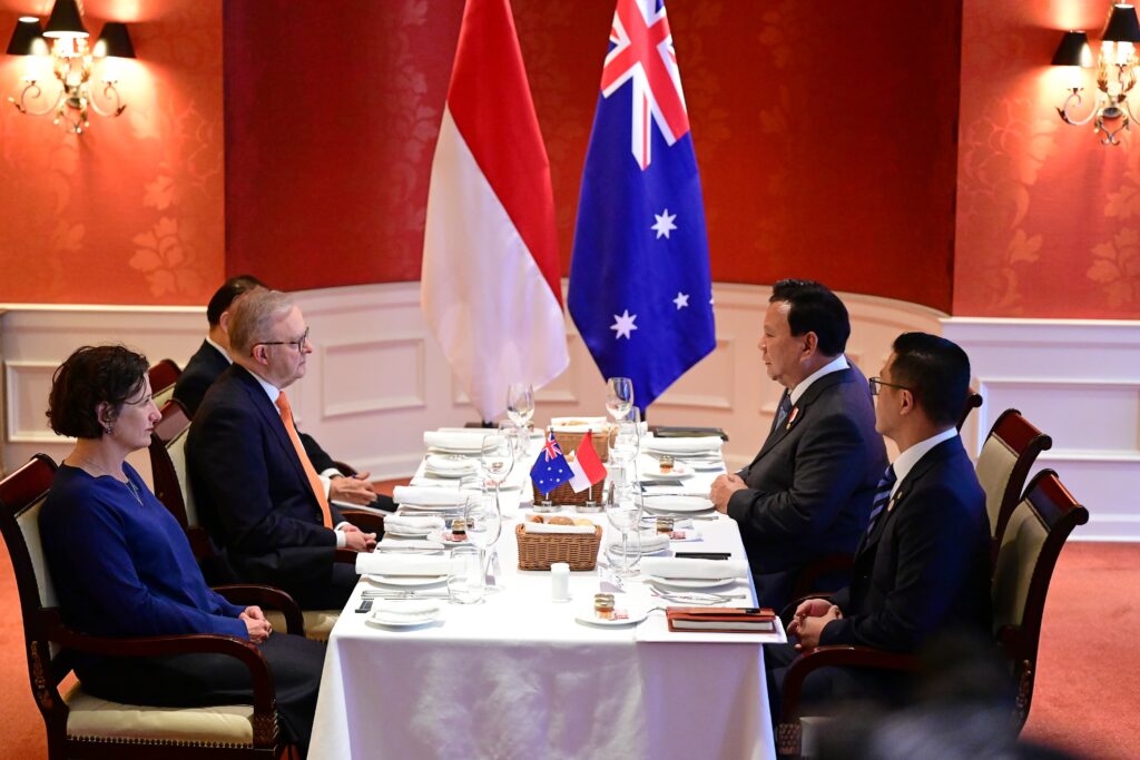 Presiden Prabowo Subianto mengawali kunjungan kerja di Peru dengan santap pagi bersama Perdana Menteri Australia, Anthony Albanese di Swissotel Lima, Peru, Kamis (14/11). (Setpres) - Image