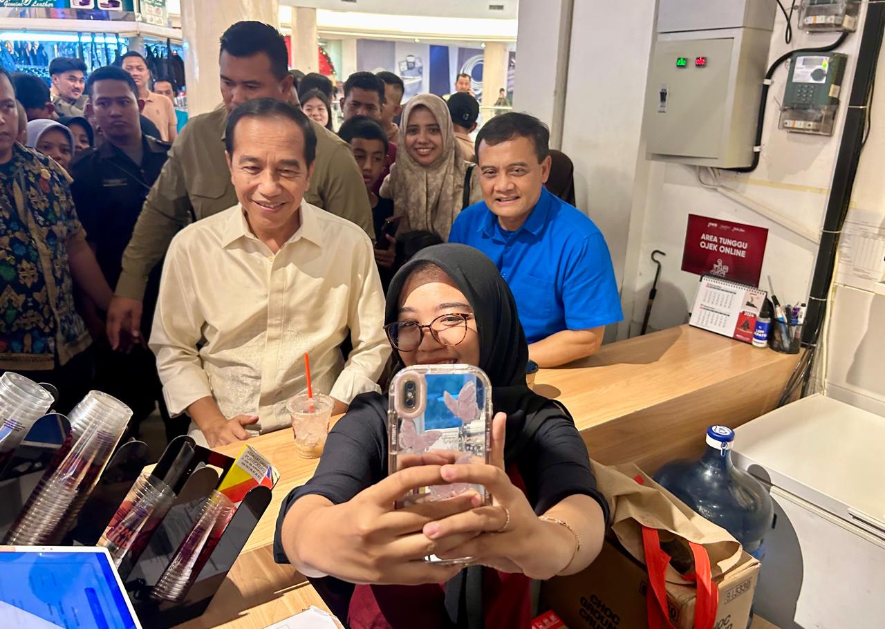 Presiden RI ke-7 Joko Widodo (Jokowi) turun ke lapangan mengkampanyekan pasangan Ahmad Luthfi-Taj Yasin di Pilkada Jawa Tengah 2024. (Istimewa) - Image