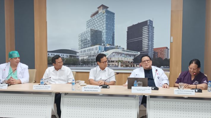 Rumah Sakit Jantung dan Pembuluh Darah (RSJPD) Harapan Kita untuk pertama kalinya di Indonesia berhasil melakukan tindakan tindakan First Cardiac Robotic Surgery alias operasi jantung robotik. - Image