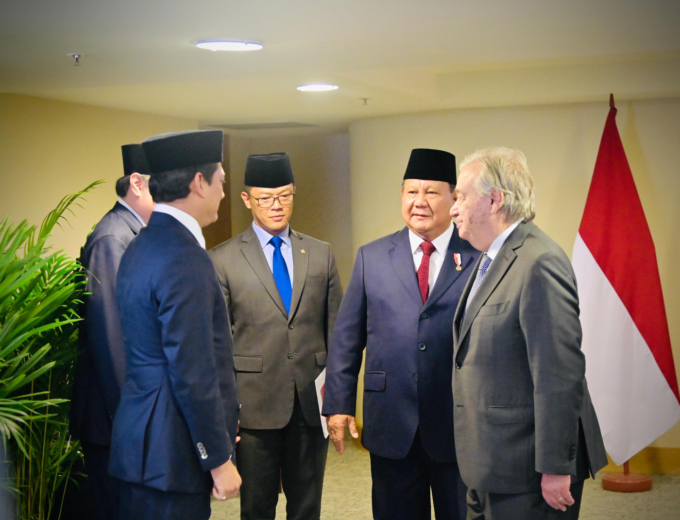 Presiden RI Prabowo Subianto bertemu Sekjen PBB Antonio Guterres di sela KTT G20 di Rio de Janeiro, Brasil, Ahad (17/11/2024). (Laily Rachev/ Biro Pers Sekretariat Presiden) - Image