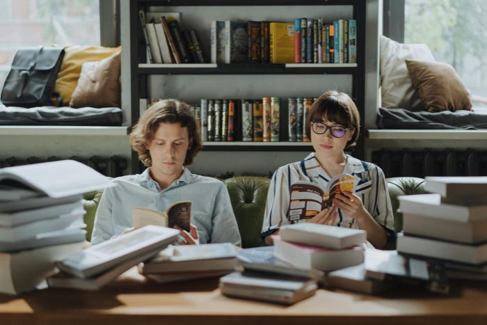 Inilah tanda-tanda halus yang dapat mengungkapkan rasa kasih sayang dari seseorang dengan tipe kepribadian introvert. (Pexels/cottonbro studio) - Image