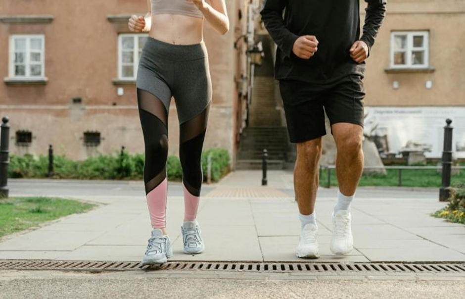 Ilustrasi berjalan untuk kebugaran tubuh. (Pexels) - Image