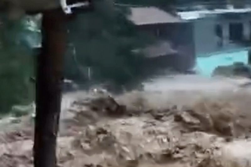 Banjir bandang di wilayah Karawang selatan. (ANTARA) - Image