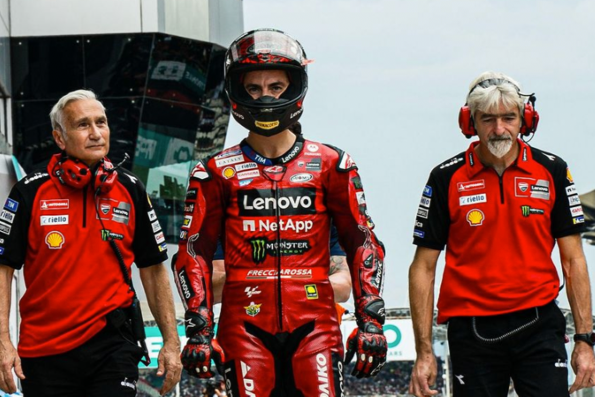 Davide Tardozzi (Manager tim Ducati Corse MotoGP), Francesco Bagnaia (Rider Ducati Lenovo MotoGP), Luigi Dall’Igna (General manager Ducati Corse). (Instagram @ducaticorse) - Image