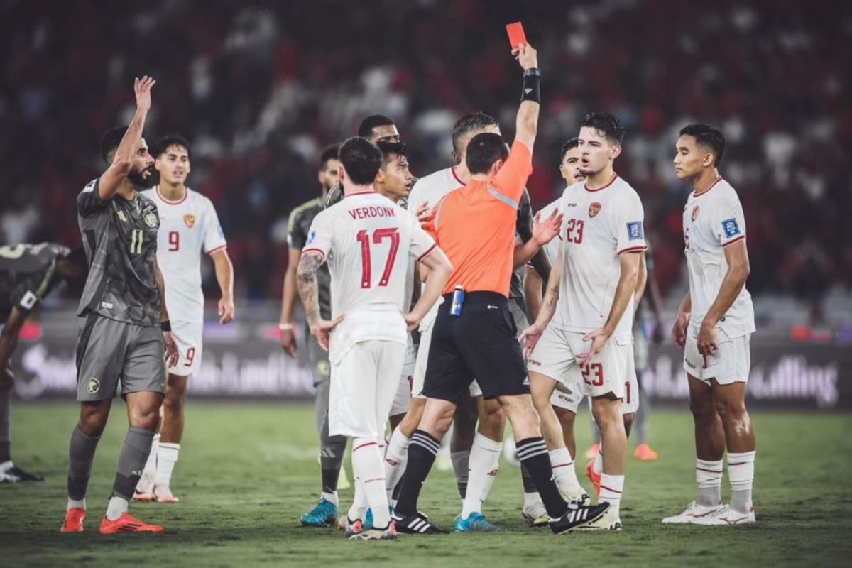 Dari aura yellow card berubah menjadi aura red card. (Tangkap Layar Instagram Justin Hubner) - Image