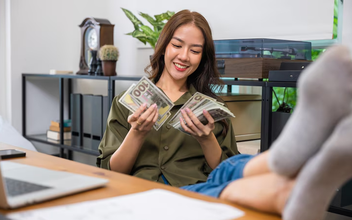ilustrasi seseorang yang segera mendapat rezeki melimpah/Freepik - Image