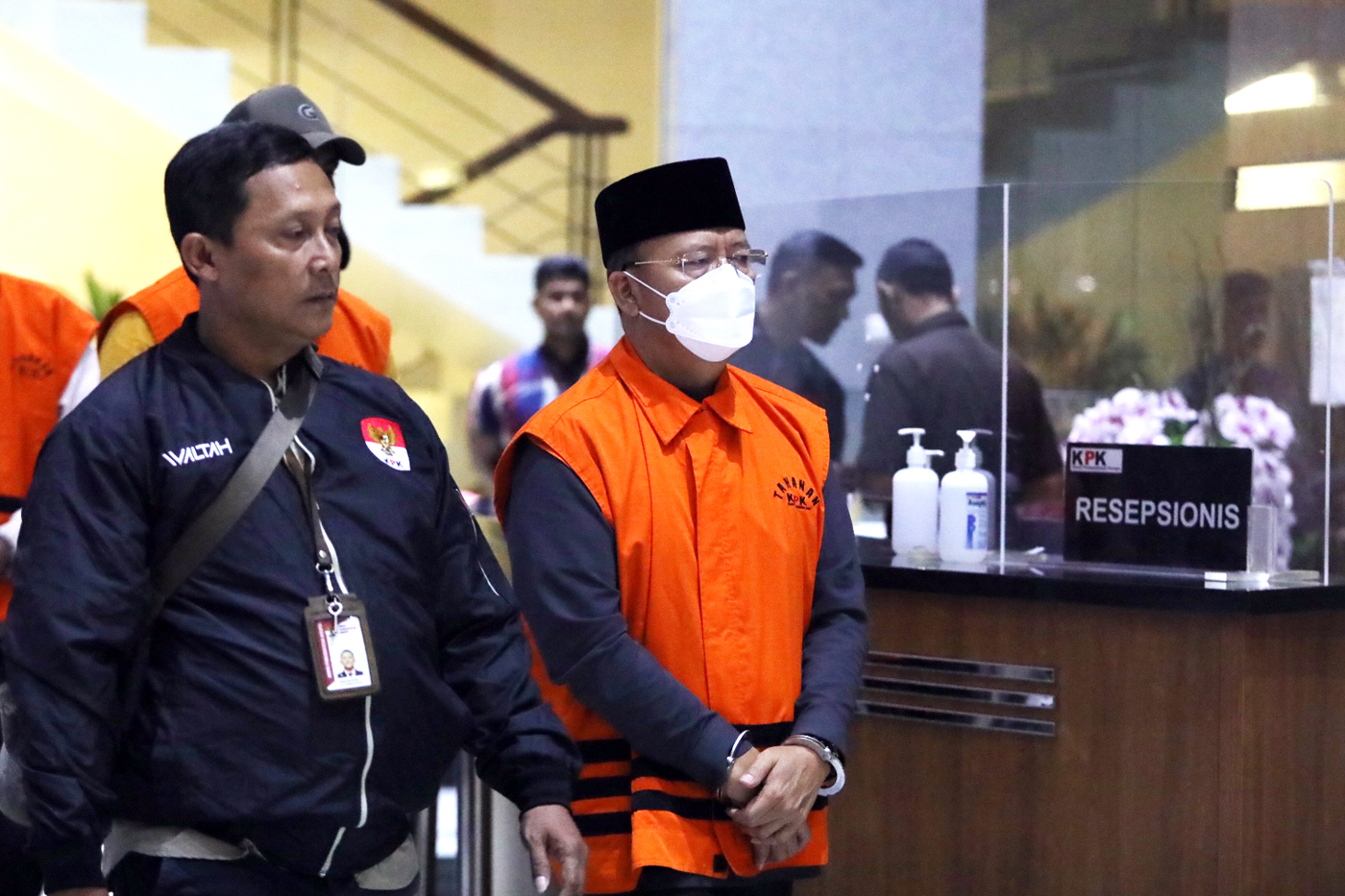 KPK menetapkan Gubernur Bengkulu Rohidin Mersyah sebagai tersangka kasus dugaan pemerasan dan penerimaan gratifikasi di lingkungan Pemerintah Provinsi (Pemprov) Bengkulu. (Fedrik Tarigan/ Jawa Pos) - Image