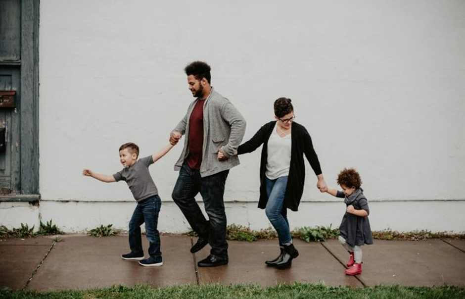 Ilustrasi pasangan yang telah memiliki anak. (Pexels) - Image