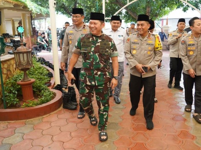 Pangdam Jaya dan Kapolda Metro Jaya berkolaborasi untuk mengamankan pilkada serentak di Jakarta. (Kodam Jaya/Jayakarta) - Image