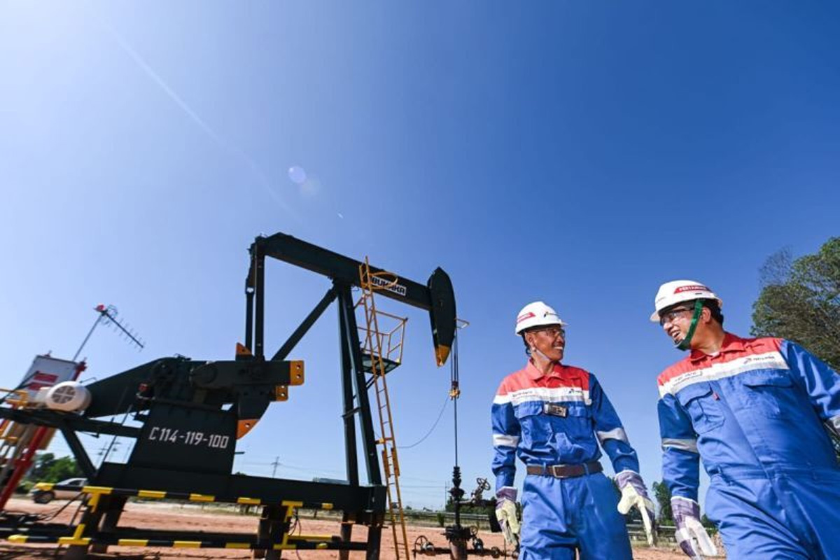 Perwira PT Pertamina Hulu Rokan (PHR) saat melaksanakan aktivitas pekerjaan guna mendukung ketahanan dan kemandirian energi nasional dari Blok Rokan. ANTARA - Image