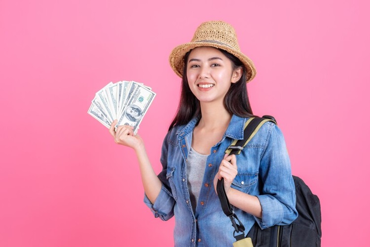 Wanita mandiri bahagia tanpa cinta tunjukkan 6 perilaku ini - Image