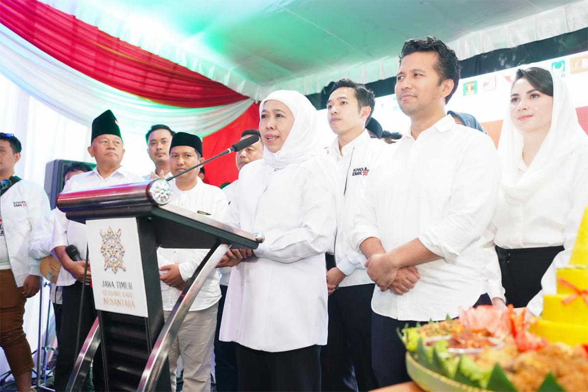 Pasangan Khofifah Indar Parawansa -Emil Dardak berbicara seusia pelaksanaan PIlkada serentak. (Istimewa) - Image