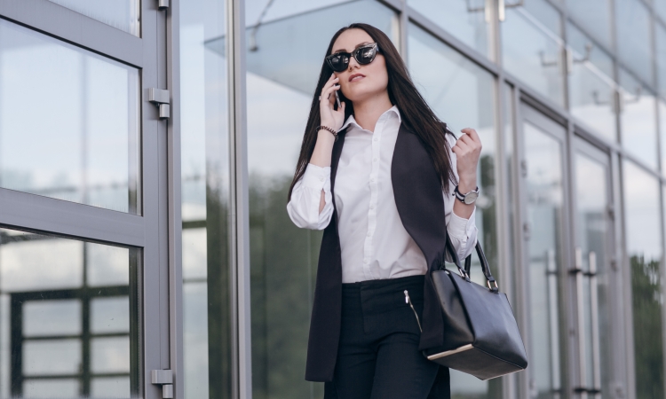Ilustrasi business woman sukses. (Freepik/prostooleh) - Image