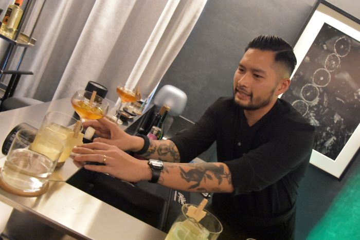 Mikael Jasin, peraih gelar World Barista Champion 2024 ditunjuk sebagai brand ambassador pertama DaVinci Gourmet di Asia Pasifik, Timur Tengah, dan Afrika (APMEA). (Istimewa) - Image