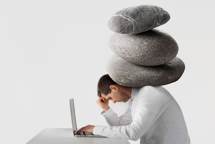 Iustrasi orang yang selalu overthinking (pikisuperstar-freepik) - Image