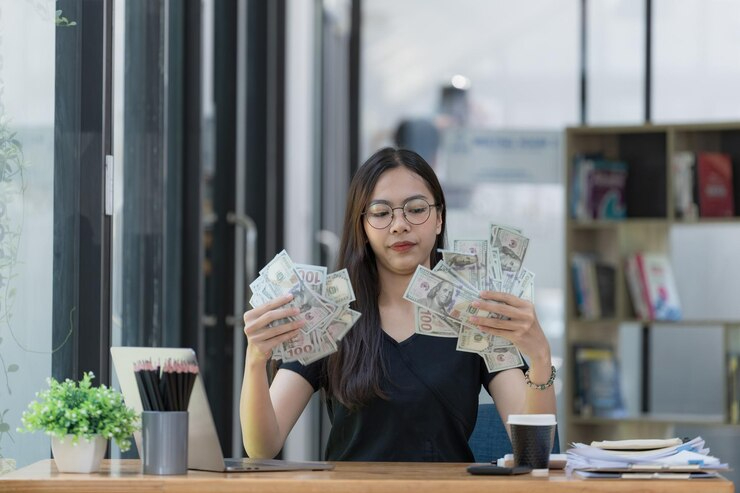 ilustrasi seseorang yang mendapatkan pekerjaan baru dengan gaji fantastis/ Sumber foto: Freepik - Image