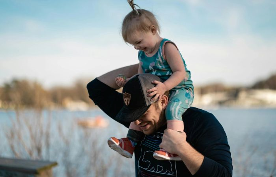 Ilustrasi anak yang dekat dengan ayahnya. (Pexels) - Image