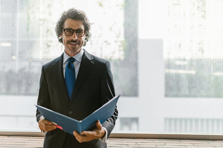 Ilustrasi seseorang bangkit dari masa sulit. (Pexels/RDNE Stock project) - Image
