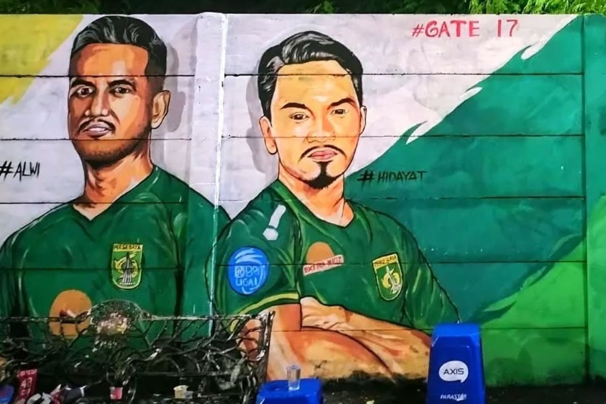 Mural mantan kapten Persebaya Surabaya yang dicoret-coret oleh orang yang tak bertanggung jawab. (Instagram @gate17psby) - Image