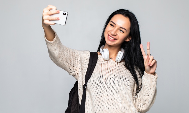 Orang yang sering selfie cenderung punya 7 ciri ini - Image