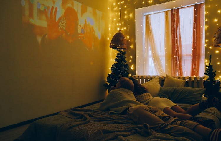 Ilustrasi film bertema Natal berdasarkan zodiak. (pexels.com). - Image