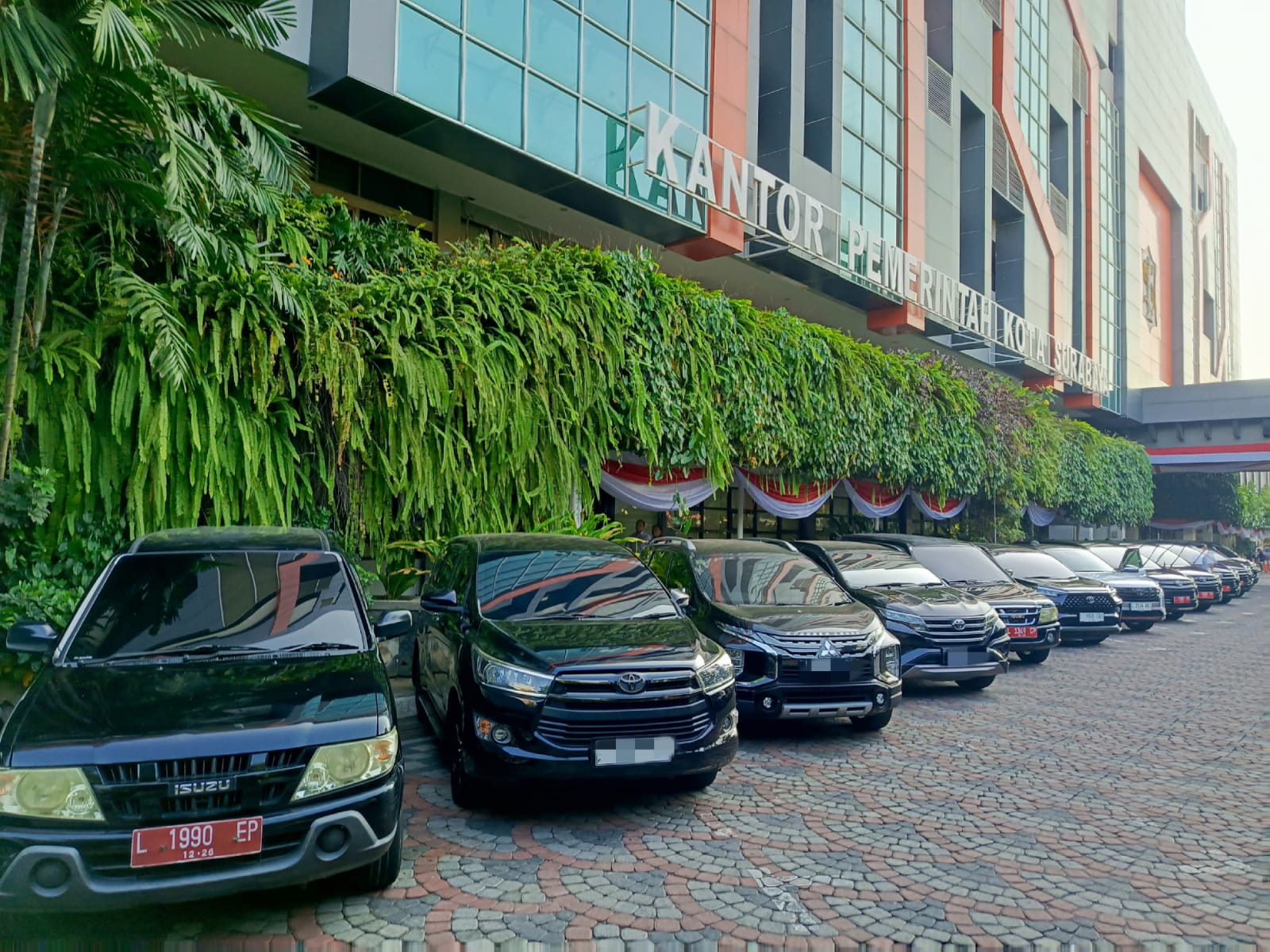 Pemkot Surabaya kembali membuka lelang mobil eks kepala dinas. (Humas Pemkot Surabaya) - Image