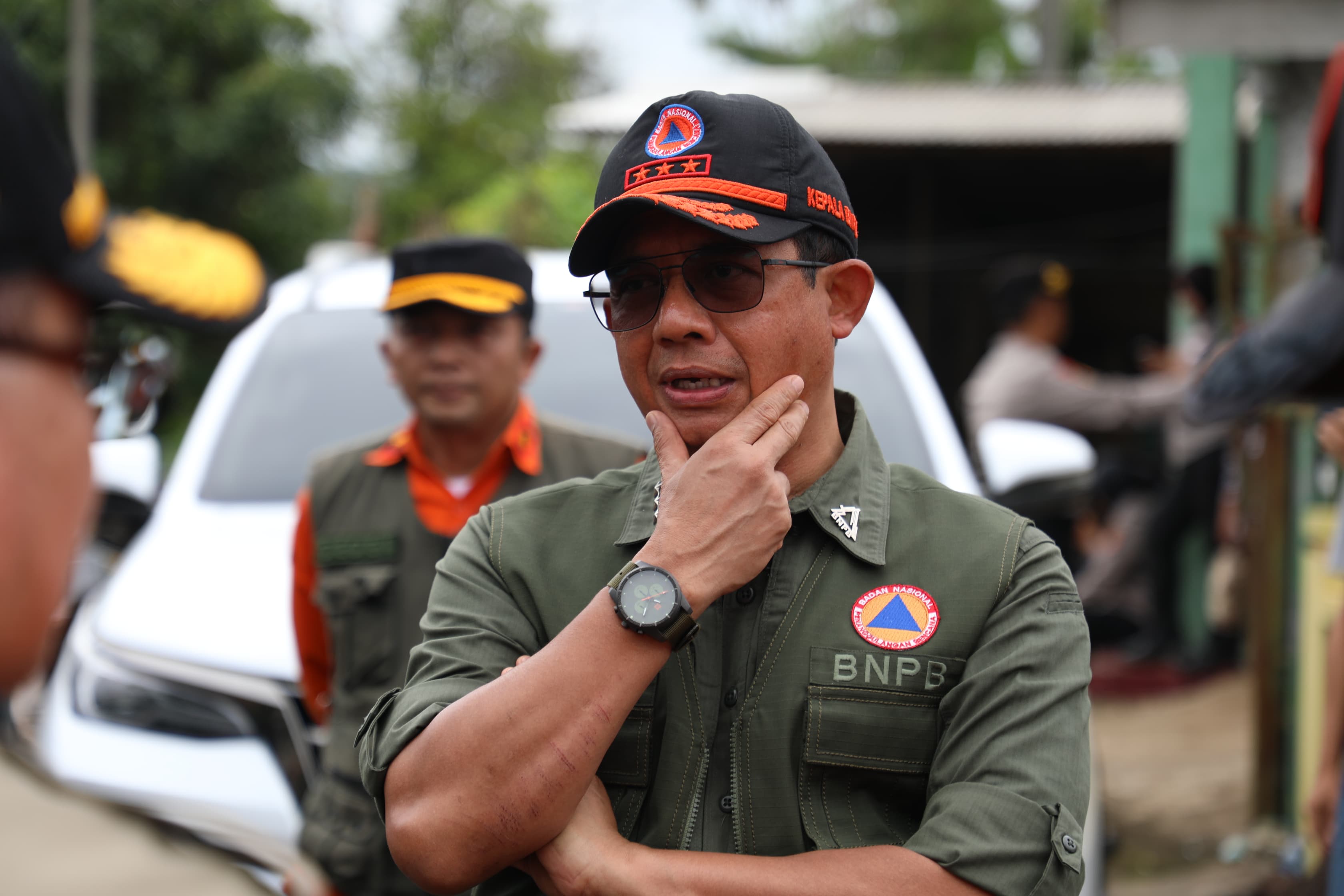 Kepala BNPB Letjen TNI Suharyanto meninjau langsung lokasi terdampak bencana di Sukabumi. (BNPB) - Image