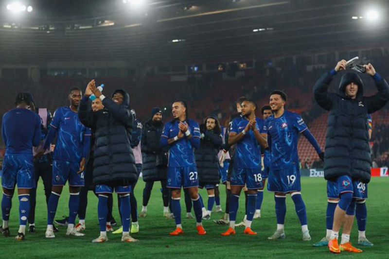 Para pemain Chelsea berselebrasi di akhir pertandingan setelah memastikan kemenangan telak 5-1 atas Southampton pada pertandingan pekan ke-14 Liga Inggris di Stadion St. Mary - Image