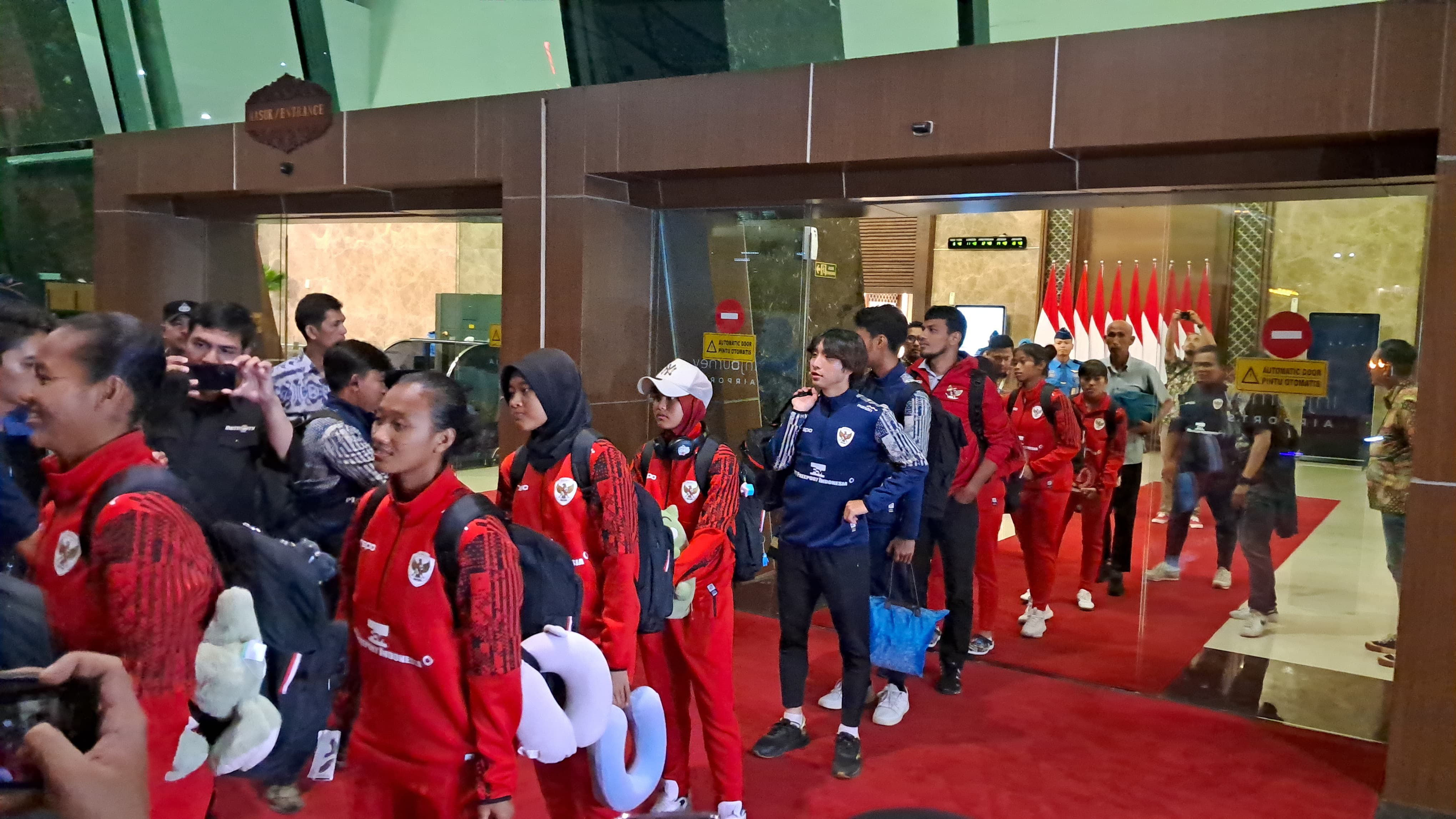 ***Foto: Timnas Putri Indonesia tiba di Jakarta setelah menjuarai AFF Women - Image