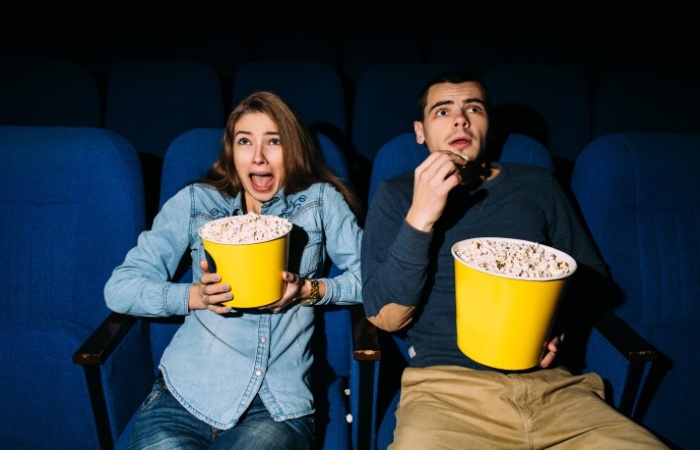 Ilustrasi mereka yang suka menonton film horor biasanya memiliki sifat ini. Freepik - Image