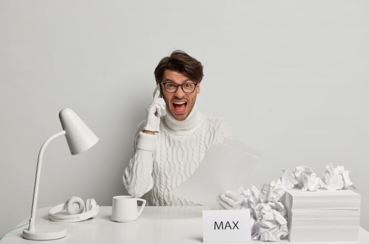 Ilustrasi- Pria dengan mindset yang belum dewasa (wayhomestudio-freepik) - Image